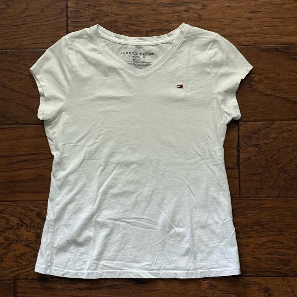 Tommy Hilfiger Girl’s Size XL White V-Neck Short Sleeve Embroidered Logo T-shirt